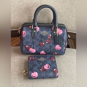 NWT！2PCS COACH CHERRY MINI ROWAN CROSSBODY BAG IN SIGNATURE（CY741）➕WALLET（CZ347）
